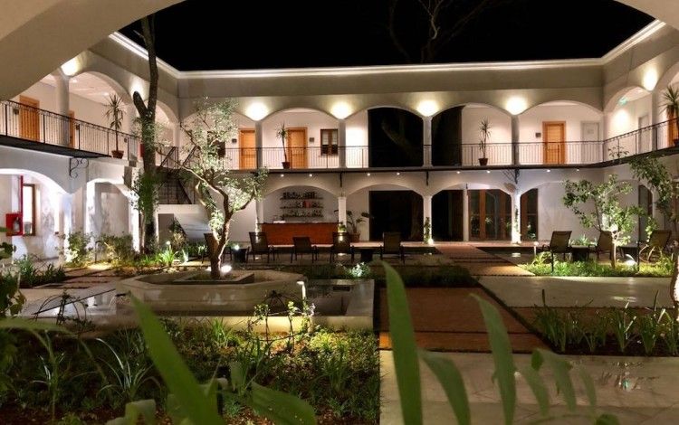 El patio de noche